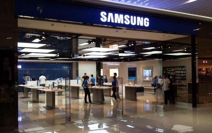 Samsung_in_SM_Aura_Bonifacio_Global_City-710x445